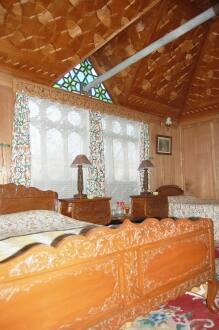 A Flower Garden Houseboat, Srinagar 2